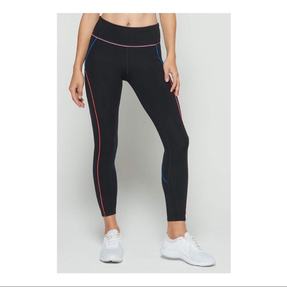 🚫SOLD🚫 NWOT GapFit blackout technology leggings - Picture 2 of 13